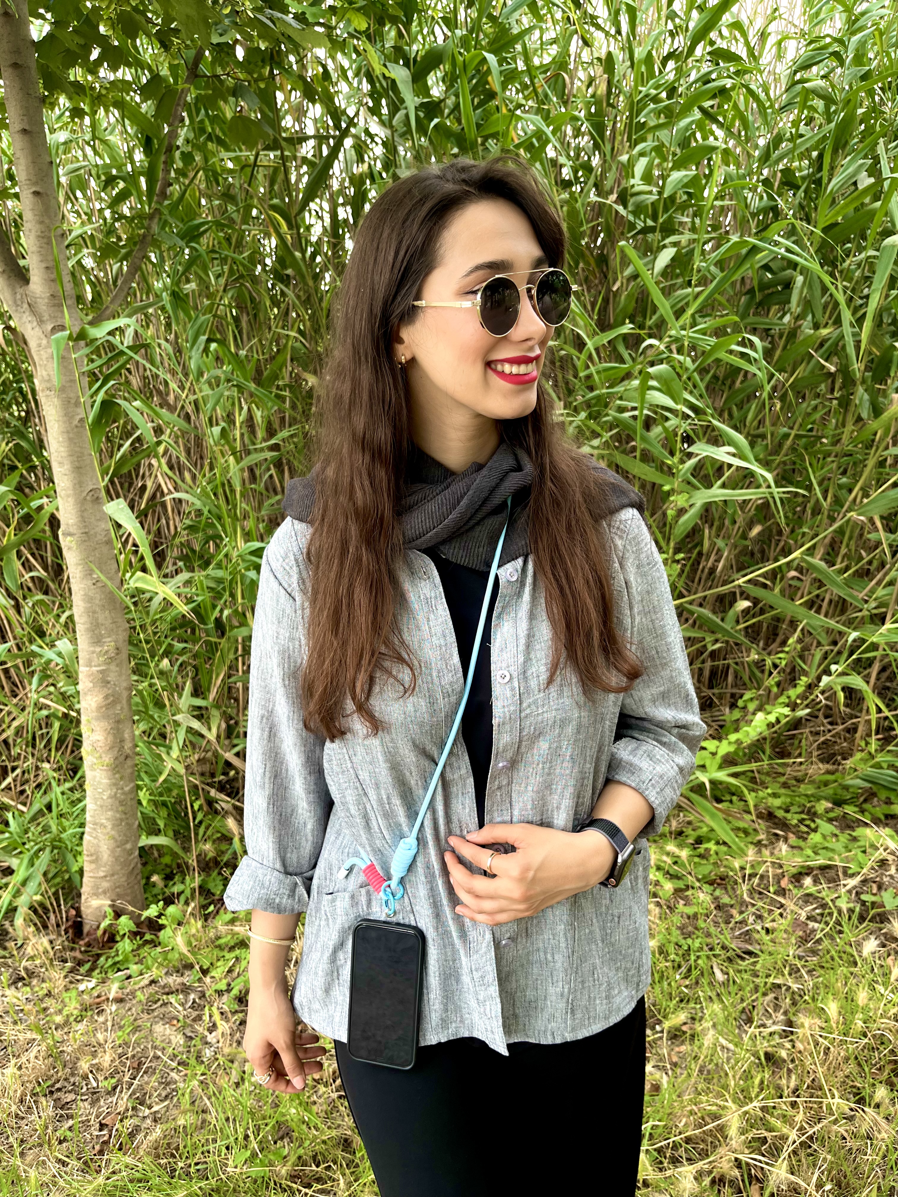 بند و آویز گوشی مدل گردنی ساده و تک رنگ