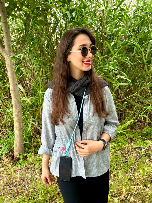 بند و آویز گوشی مدل گردنی ساده و تک رنگ