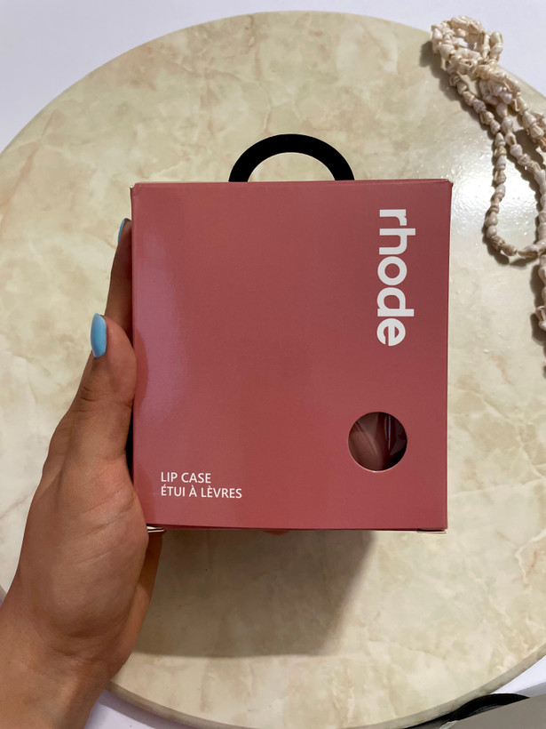 کیف سیلیکونی پاک کنی برند rhode به همراه لیپ گلاس ست سایز کوچیک