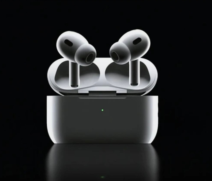 ایرپاد بلوتوثی اپل مدل AirPods Pro 2nd Generation با نویز کنسلینگ فعال (ANC)، نویز کنسلینگ میکروفون (ENC)، درگاه شارژ USB Type-C، با قابلیت شارژ بیسیم، دارای میکروفون دوگانه از نوع Beamforming، مقاومت در برابر رطوبت و عرق - سفید