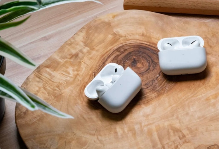 ایرپاد بلوتوثی اپل مدل AirPods Pro 2nd Generation با نویز کنسلینگ فعال (ANC)، نویز کنسلینگ میکروفون (ENC)، درگاه شارژ USB Type-C، با قابلیت شارژ بیسیم، دارای میکروفون دوگانه از نوع Beamforming، مقاومت در برابر رطوبت و عرق - سفید