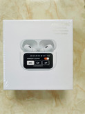 ایرپاد بلوتوثی اپل طرح AirPods Pro 2nd Generation و صفحه نمایش دیجیتال لمسی با نویز کنسلینگ فعال (ANC)، نویز کنسلینگ میکروفون (ENC)، درگاه شارژ USB Type-C، با قابلیت شارژ بیسیم، دارای میکروفون دوگانه از نوع Beamforming، مقاومت در برابر رطوبت و عرق - سفید