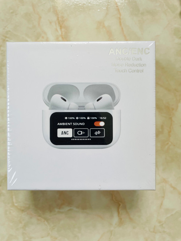 ایرپاد بلوتوثی اپل طرح AirPods Pro 2nd Generation و صفحه نمایش دیجیتال لمسی با نویز کنسلینگ فعال (ANC)، نویز کنسلینگ میکروفون (ENC)، درگاه شارژ USB Type-C، با قابلیت شارژ بیسیم، دارای میکروفون دوگانه از نوع Beamforming، مقاومت در برابر رطوبت و عرق - سفید