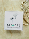 ایرپاد بلوتوثی اپل طرح AirPods Pro 2nd Generation و صفحه نمایش دیجیتال لمسی با نویز کنسلینگ فعال (ANC)، نویز کنسلینگ میکروفون (ENC)، درگاه شارژ USB Type-C، با قابلیت شارژ بیسیم، دارای میکروفون دوگانه از نوع Beamforming، مقاومت در برابر رطوبت و عرق - سفید