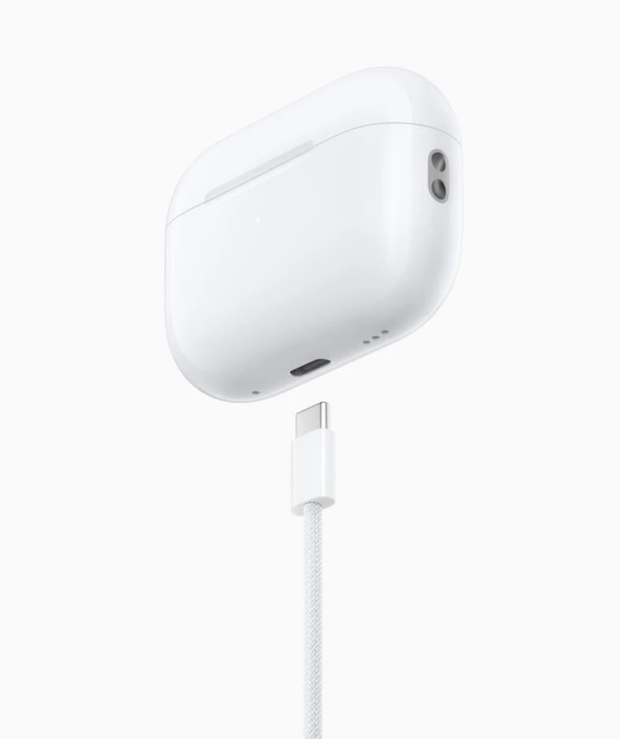 ایرپاد بلوتوثی اپل طرح AirPods Pro 2nd Generation و صفحه نمایش دیجیتال لمسی با نویز کنسلینگ فعال (ANC)، نویز کنسلینگ میکروفون (ENC)، درگاه شارژ USB Type-C، با قابلیت شارژ بیسیم، دارای میکروفون دوگانه از نوع Beamforming، مقاومت در برابر رطوبت و عرق - سفید